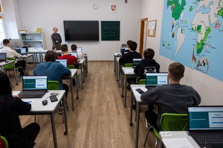 Nepaisant pasipriešinimo, forumas „Šeima 2050“ teikia visuomenei svarstymui Švietimo įstatymo pataisas