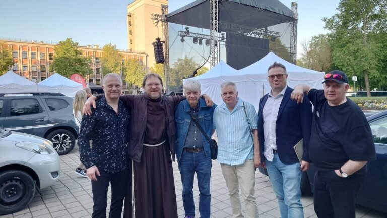 Krikščioniškojo roko grupė „Gyvasis vynmedis“ laužo stereotipus