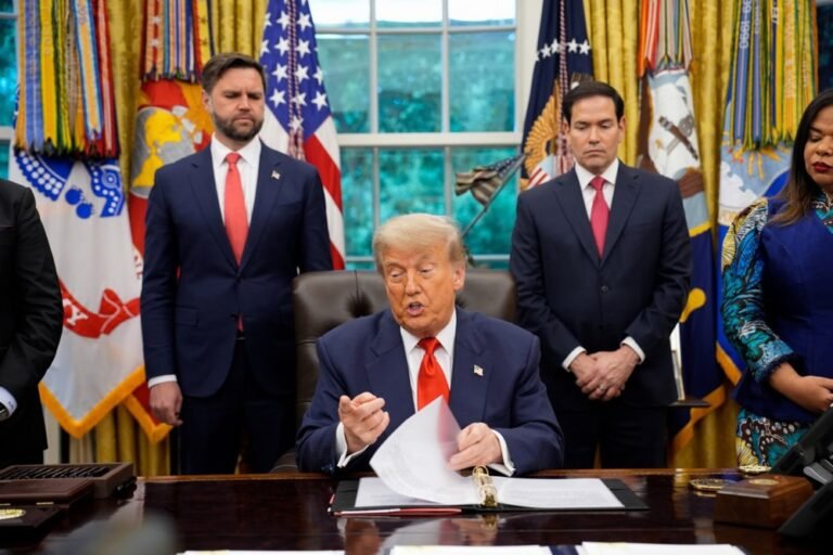 JAV traukiasi iš 66 organizacijų ir sutarčių, tarp jų ir dėl klimato kaitos