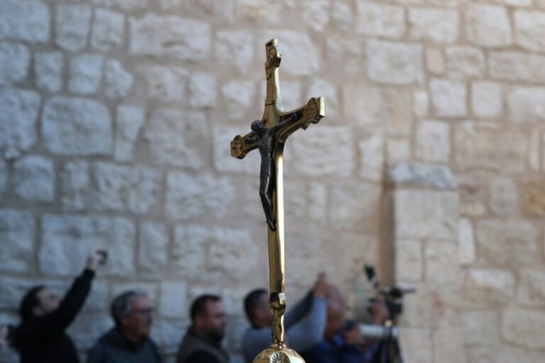 Šventojoje Žemėje daugėja smurto prieš krikščionis, skelbia ataskaita