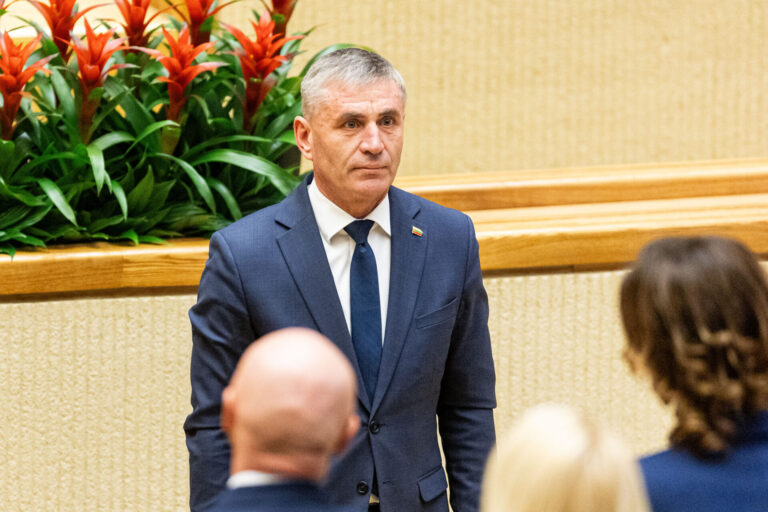 Sveikatos problemos pakirto svarbius valstybės politikus