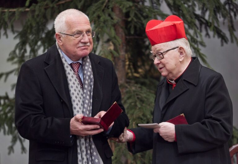 Ateitininkų federacija prašo panaikinti su Henriko Gulbinowicziaus atminimu susijusius įamžinimus