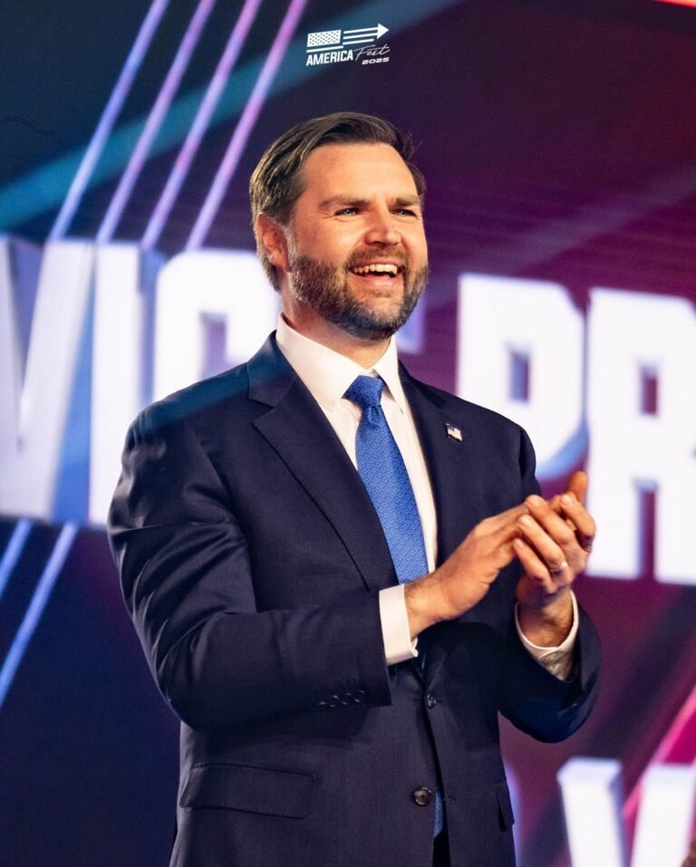 JAV viceprezidentas J. D. Vance kvietė vienytis Ameriką