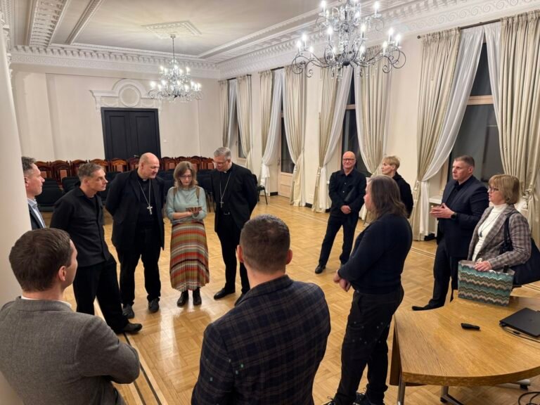 Kauno arkivyskupas Kęstutis Kėvalas pristatė naujai restauruotą Kauno arkivyskupijos kurijos salę