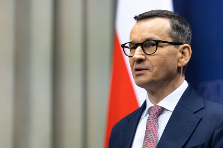 Lenkijoje pradedamas buvusio konservatyvaus premjero teisinis persekiojimas