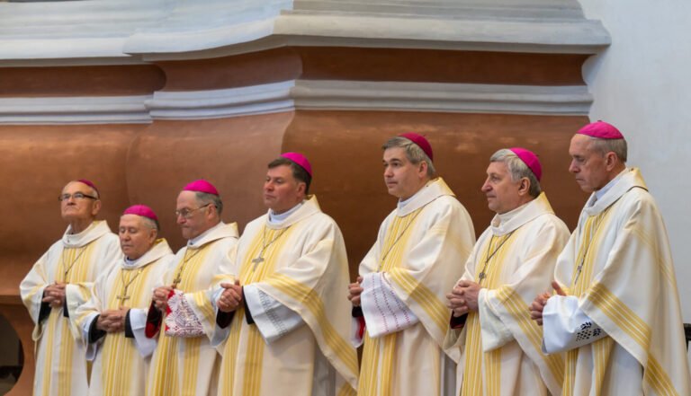 Lietuvos vyskupai rinkosi į posėdį, ypatingas dėmesys kunigų seminarijoms