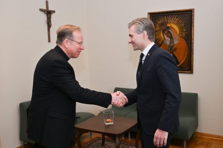 Įvyko užsienio reikalų ministro Kęstučio Budrio ir Vilniaus arkivyskupo metropolito Gintaro Grušo susitikimas