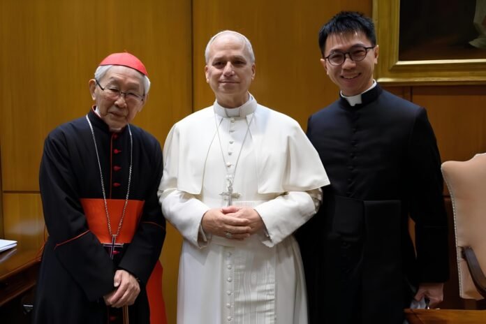 Kardinolas Josephas Zenas ir popiežius Leonas XIV / Soc. tinklų nuotr.