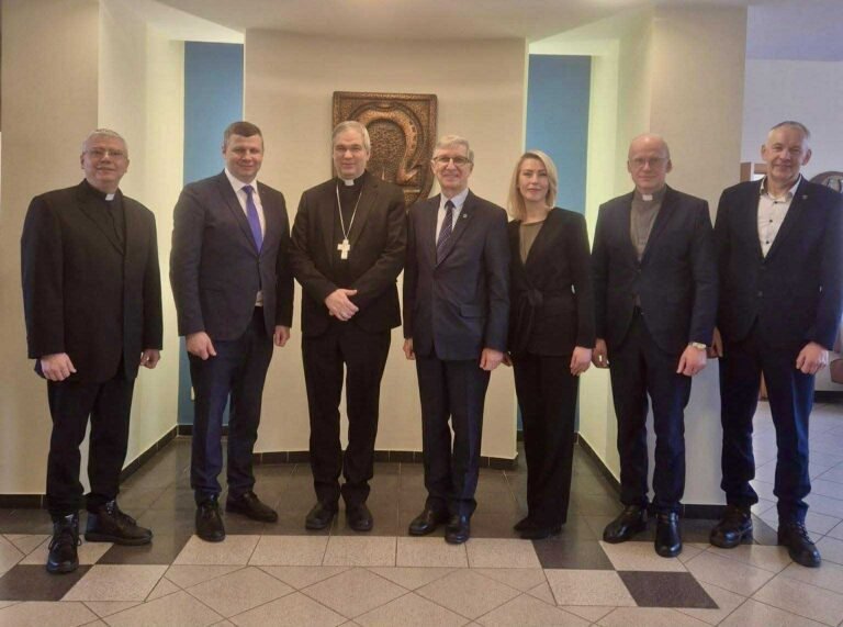 Panevėžio vyskupas lankėsi Utenoje: aptarta dvasinė pagalba ligoninėje ir bendruomenės stiprinimas