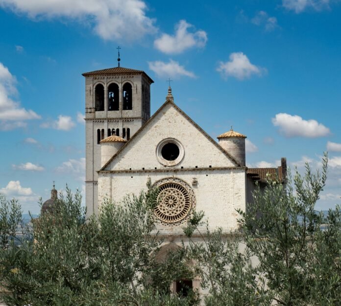 Šv. Pranciškaus bazilika Asyžiuje / Unsplash nuotr.