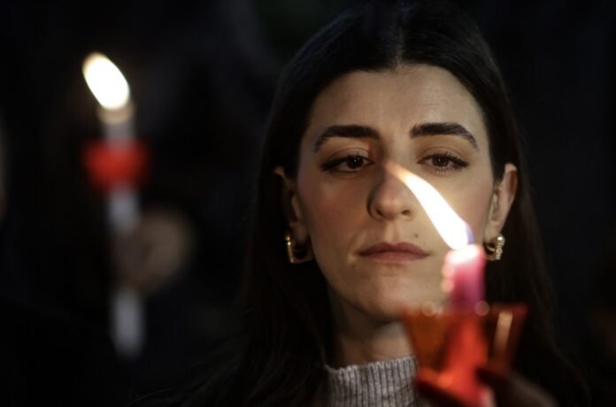 Stačiatikiai per Velykų apeigas Šv. Jurgio bažnyčioje Stambule, Turkijoje / EPA nuotr.