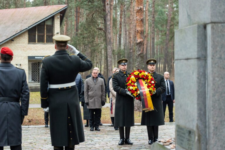 Daugiau nei pusė apklaustųjų teigia, kad Lietuvoje žmonės yra gerai informuoti apie žydų tautos istoriją ir papročius