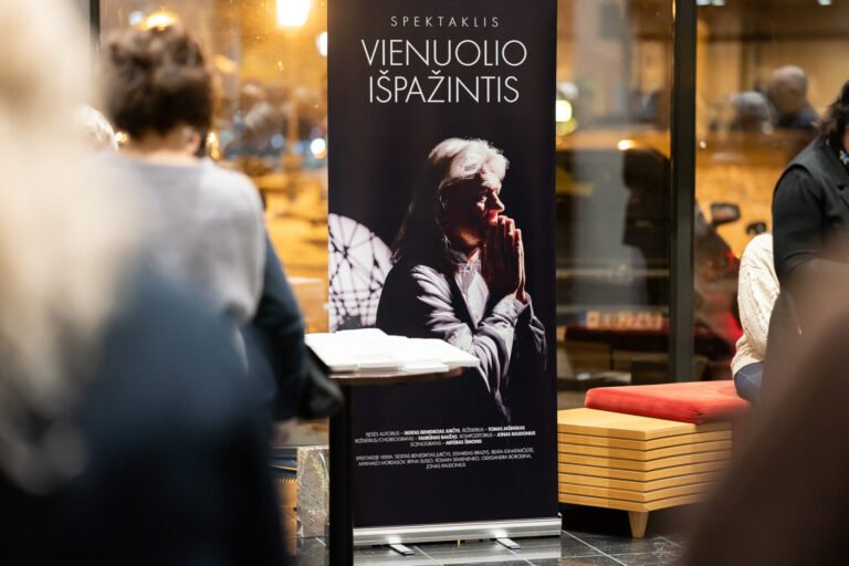 Klaipėdoje įvyko spektaklis, pasakojantis apie buvusio pranciškono Sigito Jurčio gyvenimo kelionę