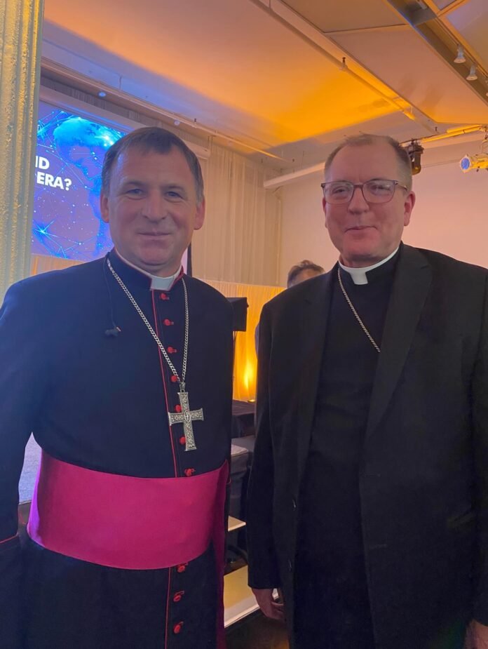 Charkivo vyskupas Pavlo Hončarukas (kairėje) Amerikoje / Soc. tinklų nuotr.