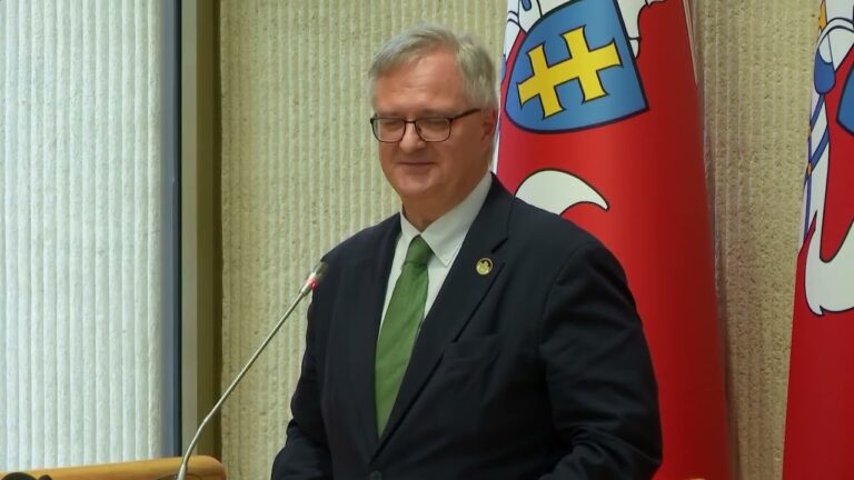 Dr. Arpadas Jozsefas Meszarosas. Šeima pirmiausia: Vengrijos šeimos politikos patirtis
