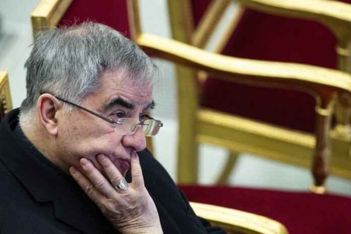 Kardinolas Angelo Becciu / EPA nuotr.