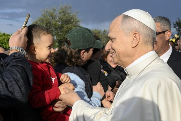 Popiežius lankosi Švč. Mergelės Marijos Apsilankymo parapijoje / EPA nuotr.