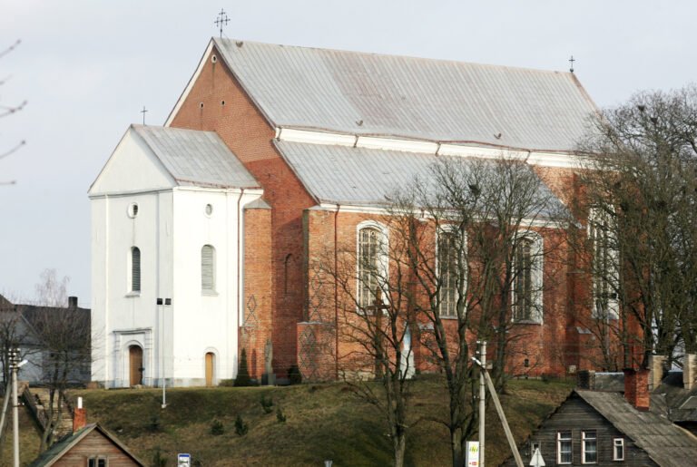 Kėdainių Šv. Jurgio bažnyčią slegia finansinė našta, klebonas dengia išlaidas