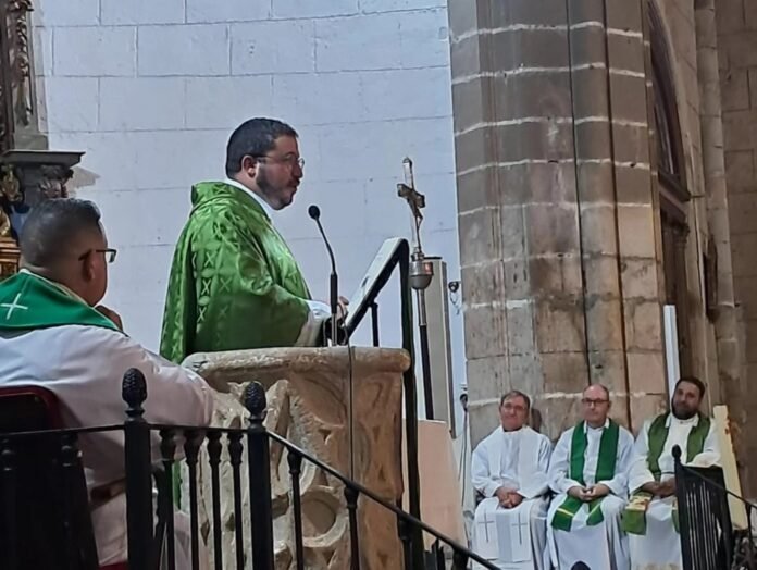 Ispanijos Plasensijos vyskupijos egzorcistas ir liturgijos specialistas kunigas Francisco Torresas Ruizas / Soc. tinklų nuotr.