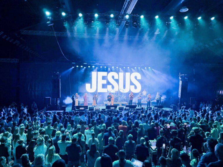 Kauno sporto halėje – jau ketvirtą kartą vyksiantis Velykų koncertas „Prisikėlęs“