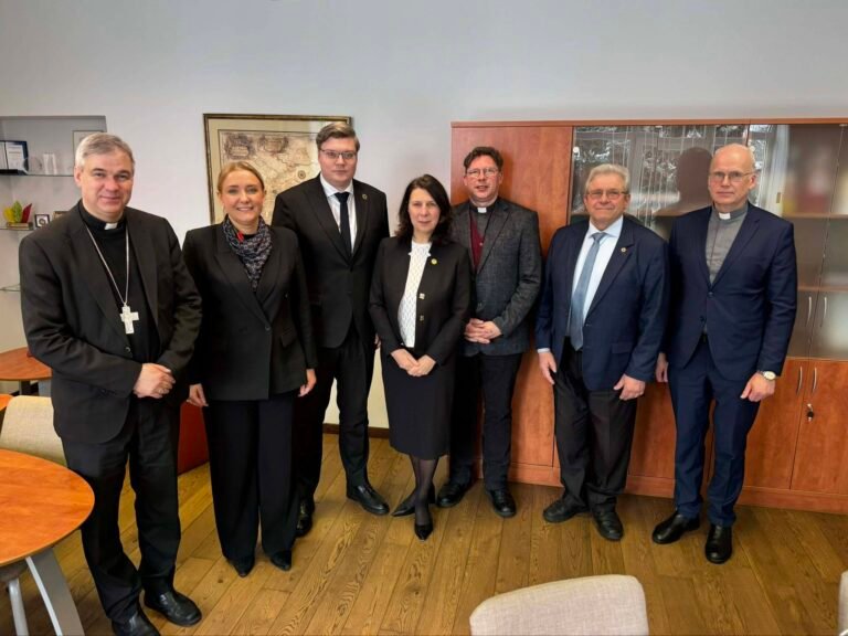 Panevėžio vyskupas lankėsi Biržuose, susitiko su rajono vadovais