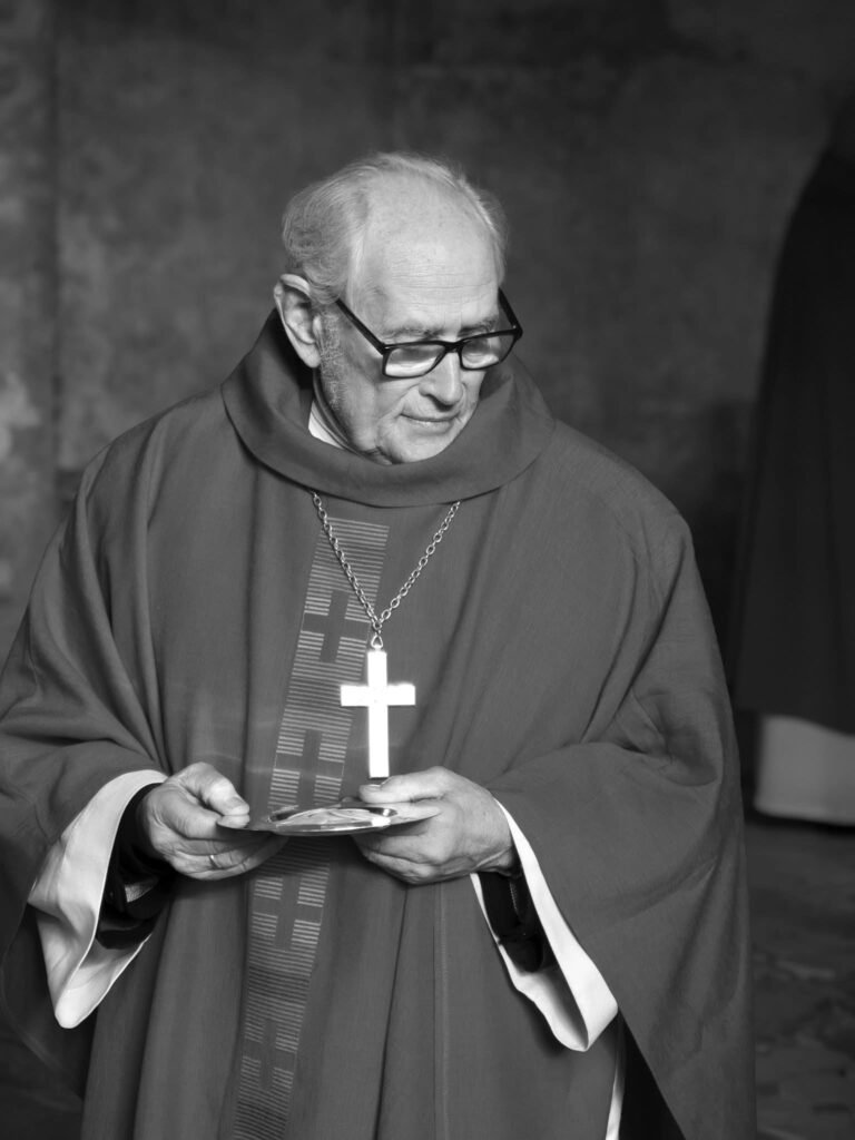 Mirė ilgametis evangelikų liuteronų kunigas Liudvikas Fetingis