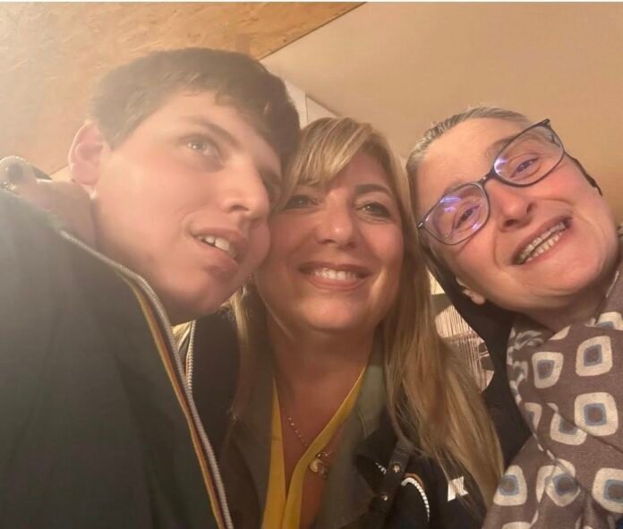 Sesers Veronica Donatello (dešinėje) / Soc. tinklų nuotr.