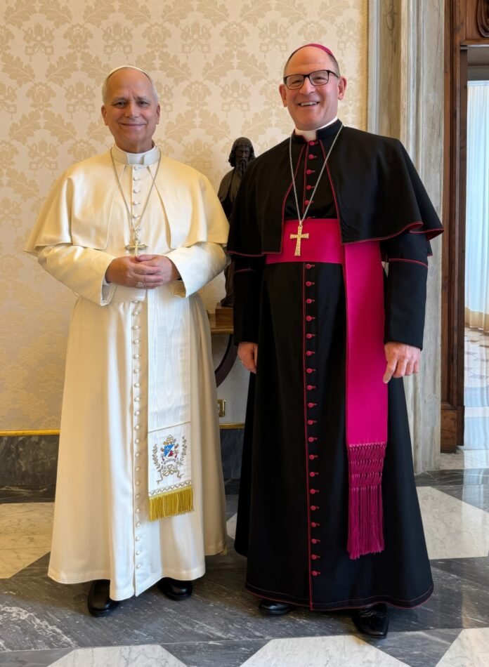 Popiežius Leonas XIV ir vyskupas Anthony Randazzo / Soc. tinklų nuotr.