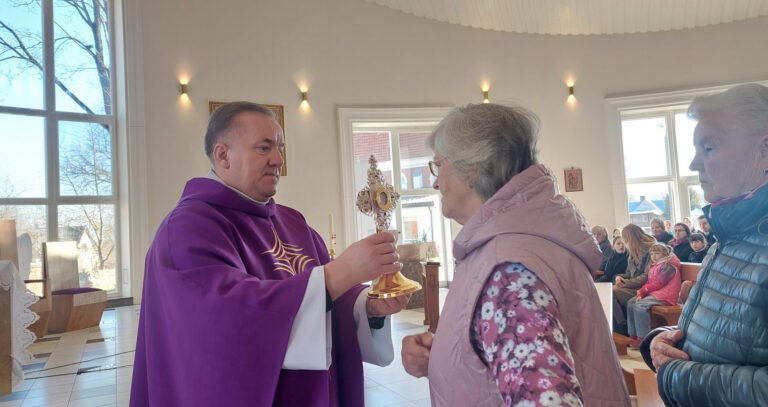 Alvite pažintis su Palaimintuoju ir laiminimai jo relikvija