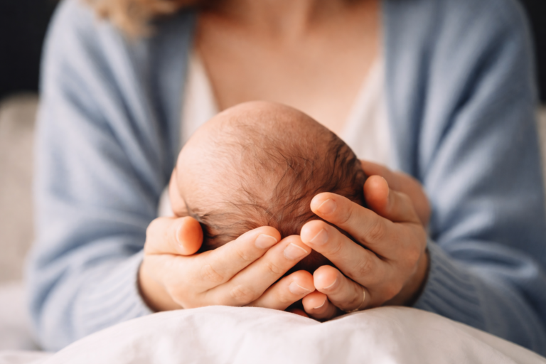 Renkami parašai po peticija už Kauno Krikščioniškųjų gimdymo namų išsaugojimą