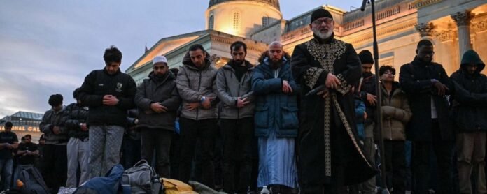 Maldos akimirka aikštėje / Soc. tinklų nuotr.