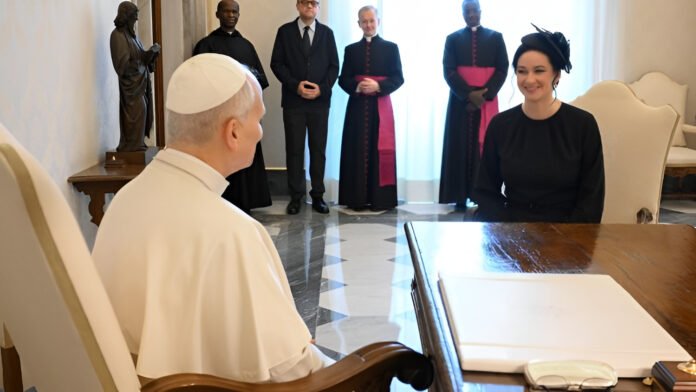 Popiežius Leonas XIV priima Lietuvos Respublikos ministrę pirmininkę Ingą Ruginienę / Vatican Media nuotr.
