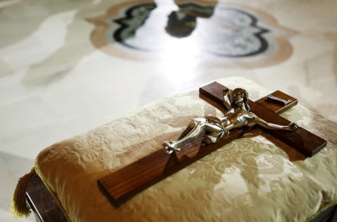 Krucifiksas Niujorko bažnyčioje / Asociatyvi EPA nuotr.