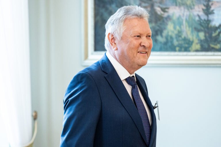 Žiniasklaida praneša, kad konservatorius Kazys Starkevičius prisipažino paėmęs kyšį