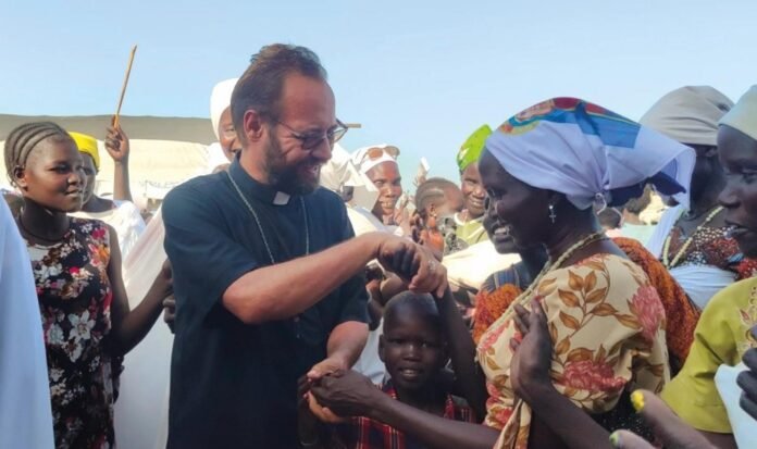 Bentiu vyskupas Christianas Carlassare / Soc. tinklų nuotr.
