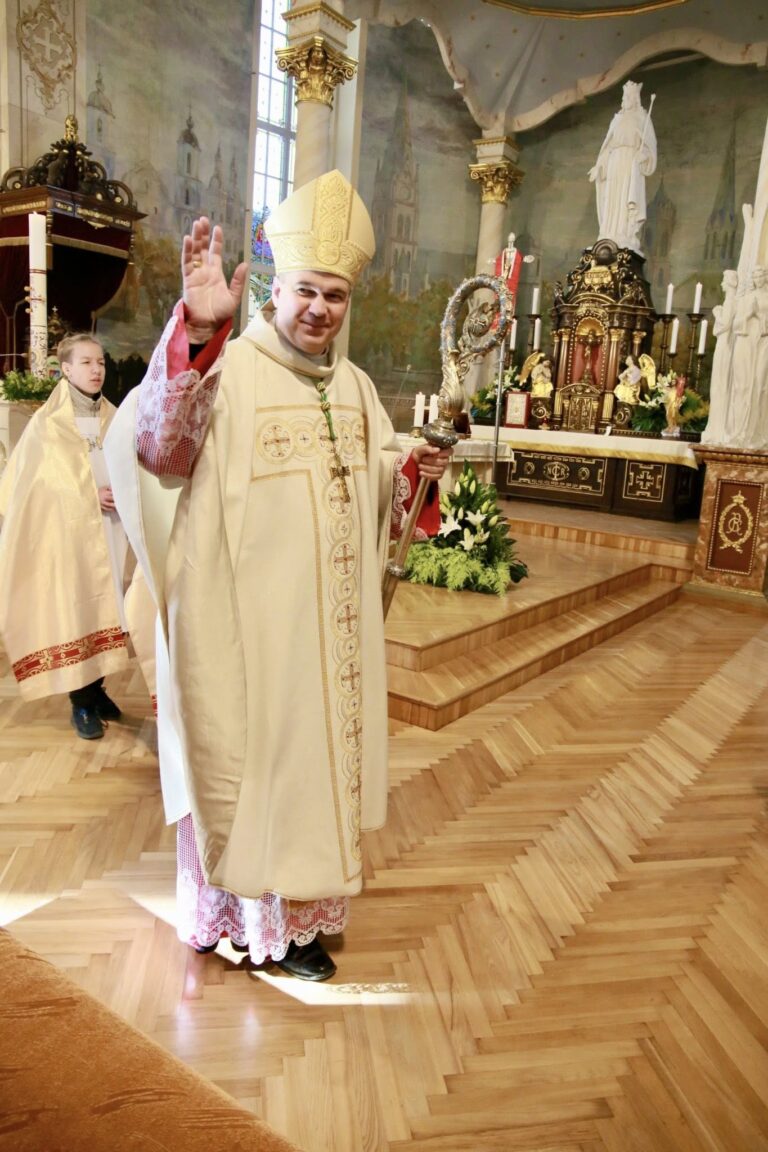 Panevėžio vyskupas Linas Vodopjanovas OFM: Šv. Velykos mums kalba ne apie tuščias pastangas, bet apie tuščią kapą