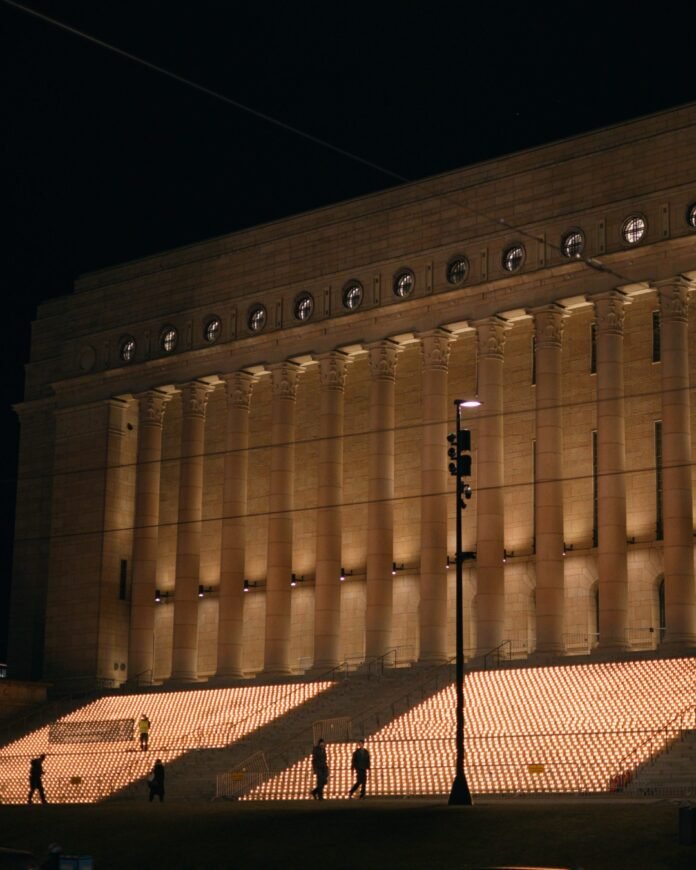 Budėjimo „Muistamme“ („Prisimename“) metu buvo uždegta 8 645 žvakės / Dalyvių nuotr.