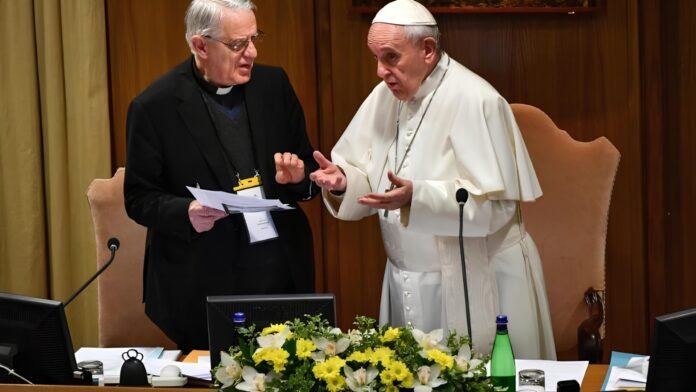 Tėvas Federico Lombardi ir popiežius Pranciškus / Vatican Media nuotr.