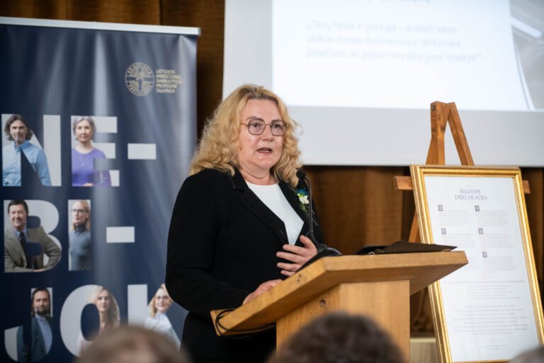 Prof. dr. Birutė Obelenienė. Rengimas šeimai mokykloje – misija neįmanoma?