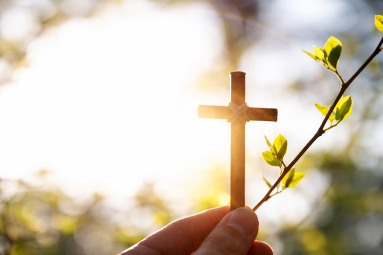 Vyskupas Erikas Vardenas. Kryžius leidžia mums suvokti tikrovę, kad žaizdos nėra galutinės