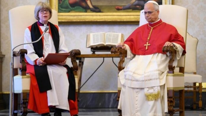 Kenterberio arkivyskupė Sarah Mullally ir popiežius Leonas XIV / Vatican Media nuotr.