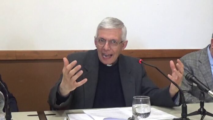 Popiežiškojo Saleziečių universiteto rektorius kunigas Andrea Bozzolo / Ekranvaizdis