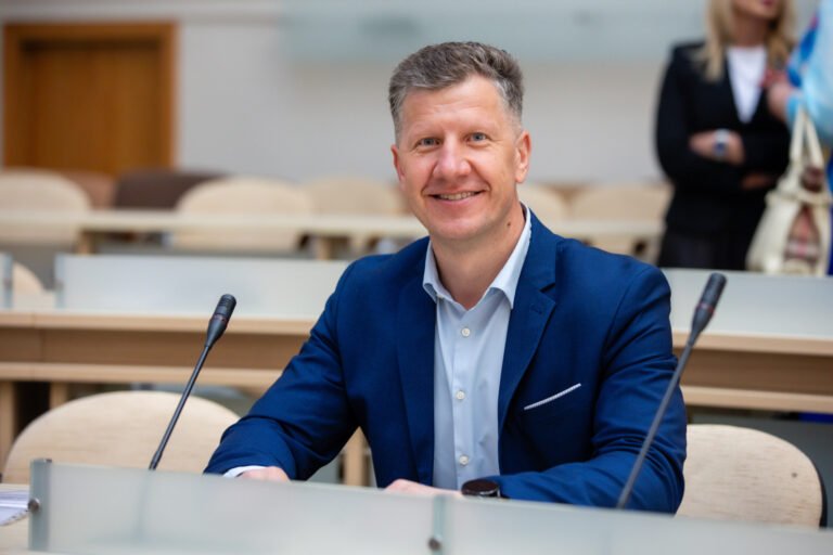 Siūloma sugriežtinti poveikį nedrausmingiems tėvams
