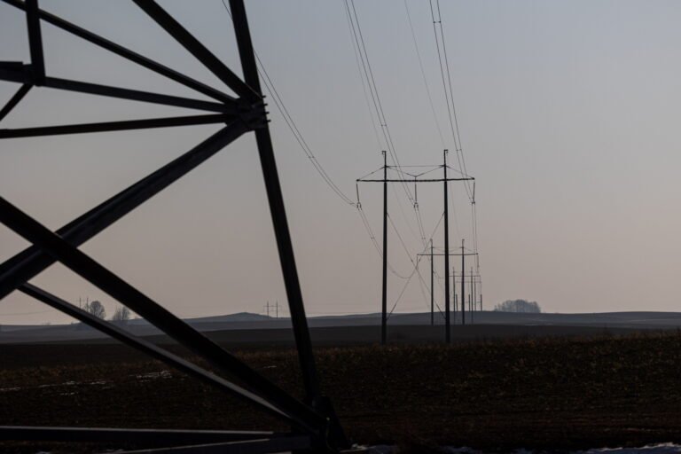 Energetikos ministerija siekia palengvinti procesą pažeidžiamiems vartotojams pereiti į visuomeninį tiekimą