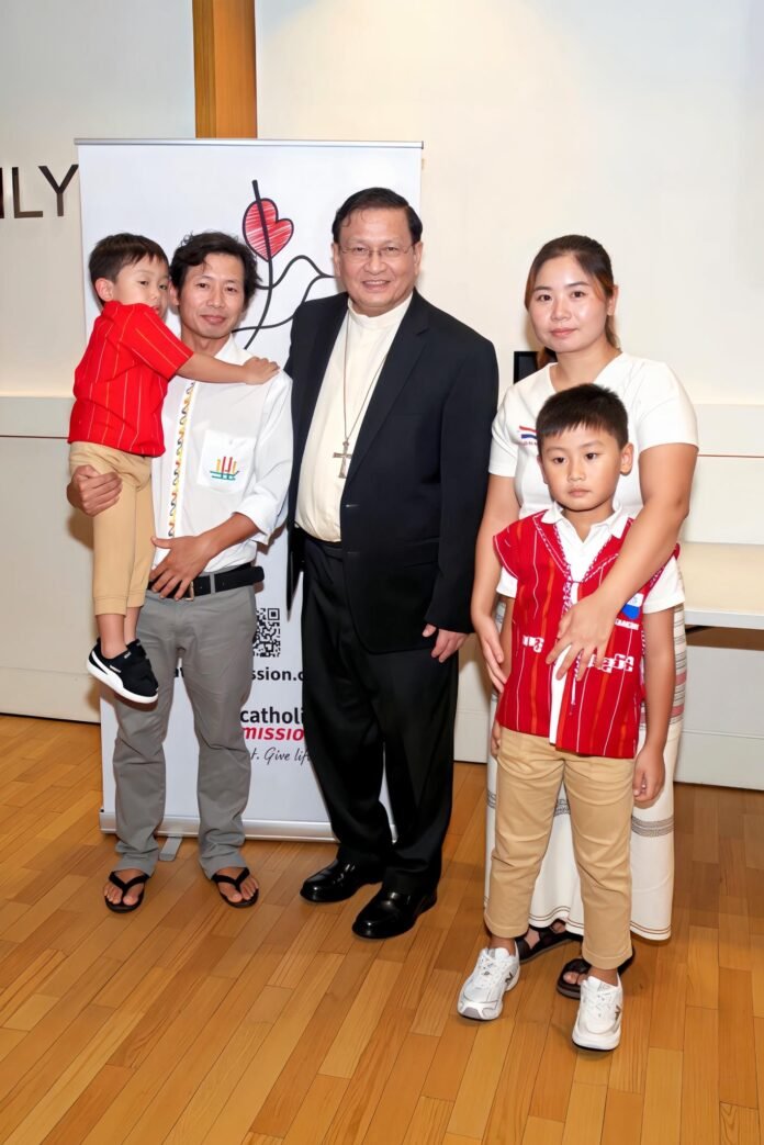 Jangono arkivyskupas ir pirmasis Mianmaro kardinolas Charlesas Maung Bo (centre) / Soc. tinklų nuotr.