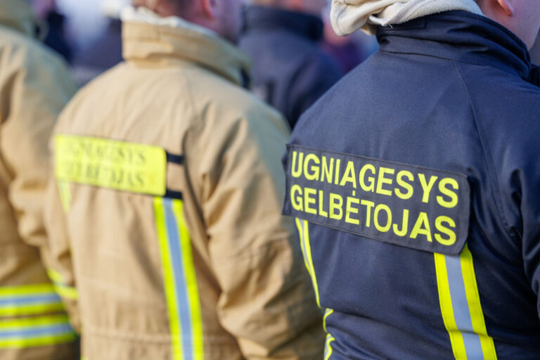 Naujienų telegrafas: ugniagesio žūtis, brangs elektra ir dujos, skandalas Ispanijoje