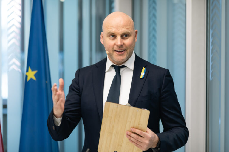 Naujienų telegrafas: baltarusiškos trąšos, Registrų centras, latvių vyriausybė