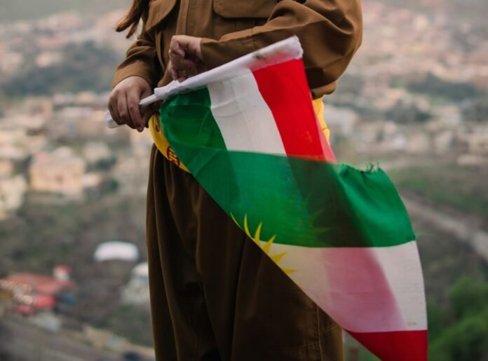Kurdistano vėliava / Unsplash nuotr.