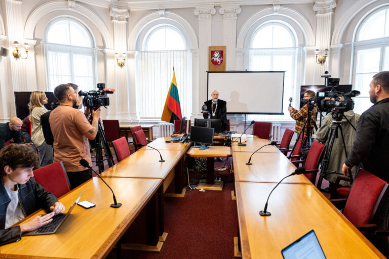 Naujienų telegrafas: pasidalintos ministerijos, taikos susitarimas, bausmė paaugliui