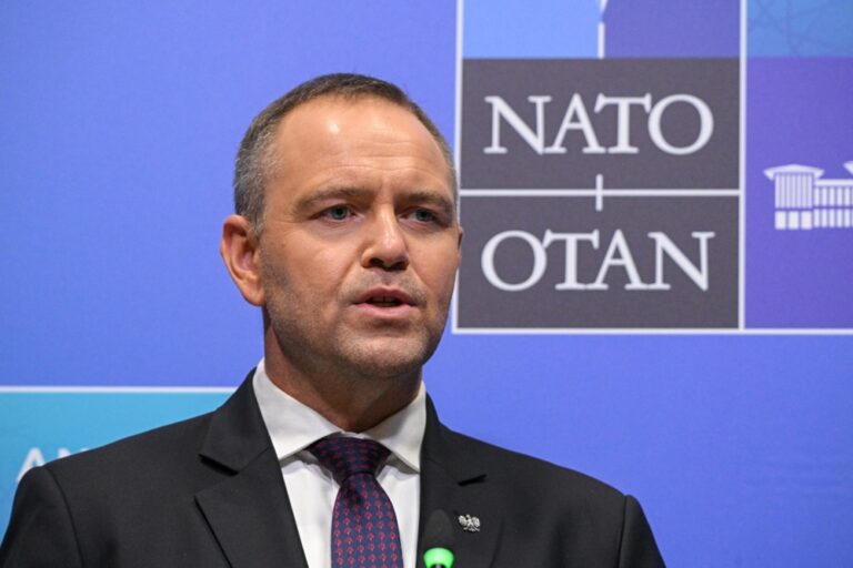 Lenkijos prezidentas Karolis Nawrockis: banderininkų vėliava riboja Ukrainos ateitį ES
